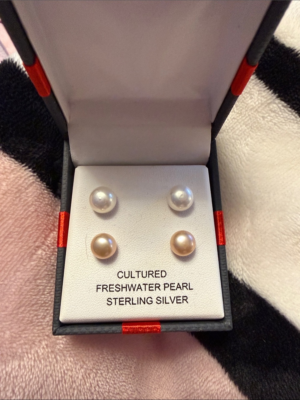 BNIB Cultured Freshwater Pearls Sterling Stud Earrings - White & Cream Pearls - Picture 3 of 9